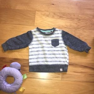 Striped sweatshirt with pocket